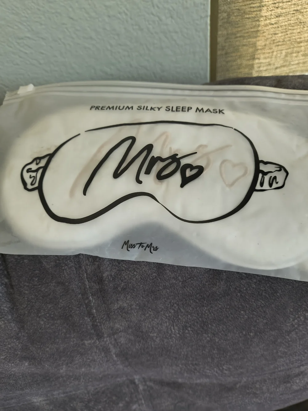 Mrs Silky Sleep Mask - White & Light Pink